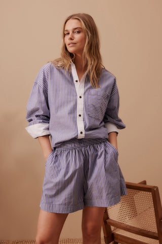 MILA SHORT college blue white stripe
