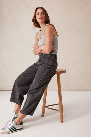 Maggie Tapered Barrel Jean/Washed Black