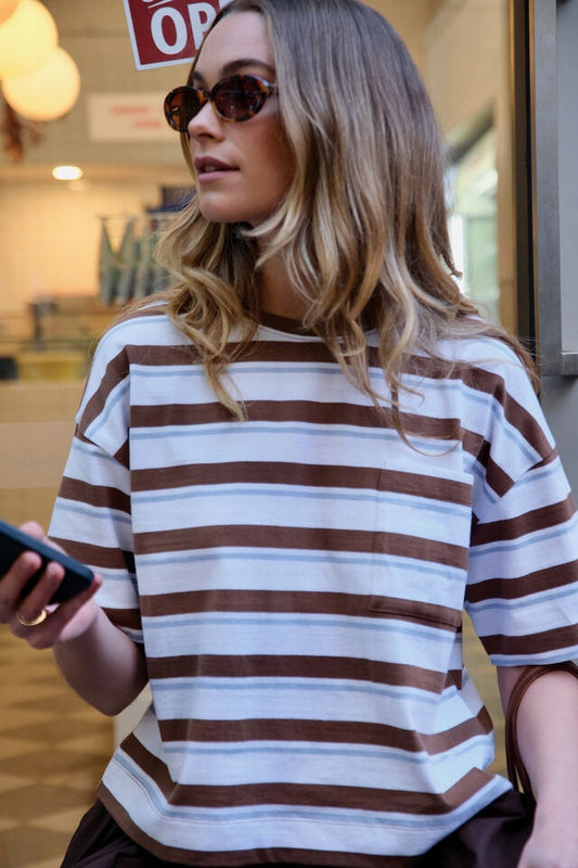 BOXY POCKET TEE white milk choc chalk stripe