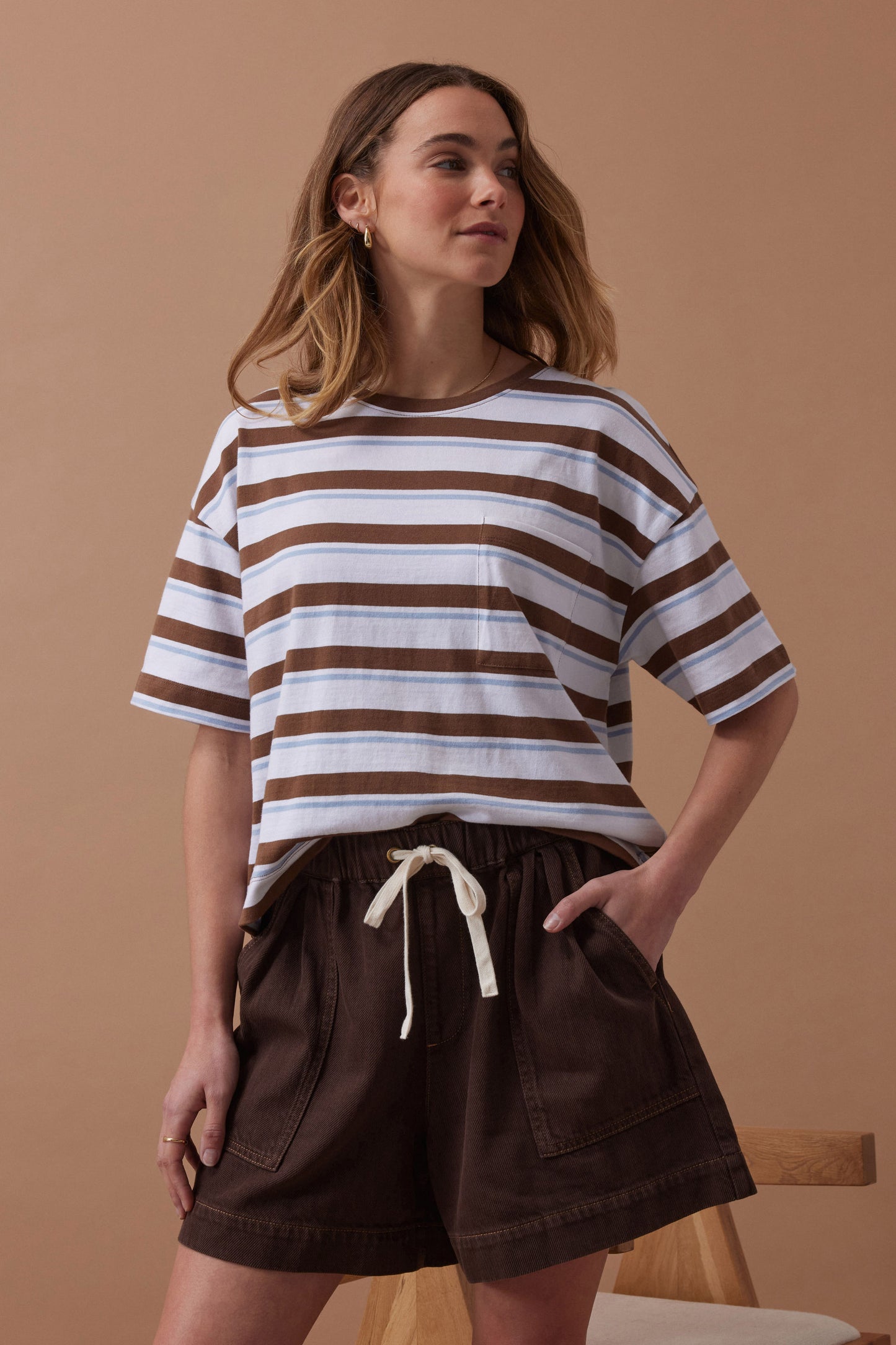 BOXY POCKET TEE white milk choc chalk stripe