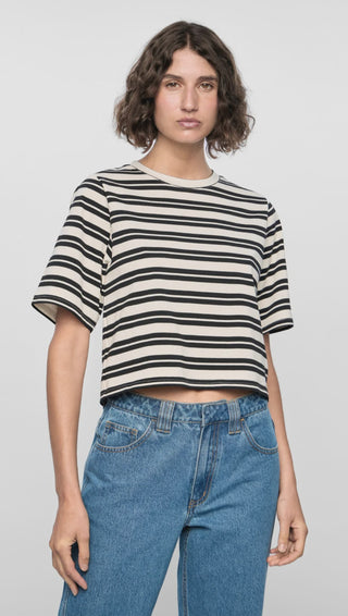 ELARA CROP TEE